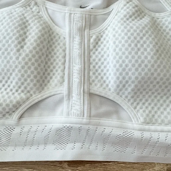 NWT Nike Swoosh UltraBreathe‎ CJ0149 White Medium Support Sports Bra Size Medium - Picture 4 of 9